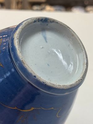 A rare pair of Japanese gilt-decorated blue-ground vases, Edo, late 17th C. — photo 31