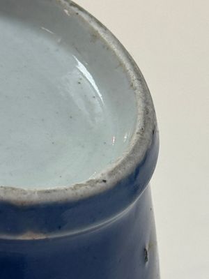 A rare pair of Japanese gilt-decorated blue-ground vases, Edo, late 17th C. — photo 33