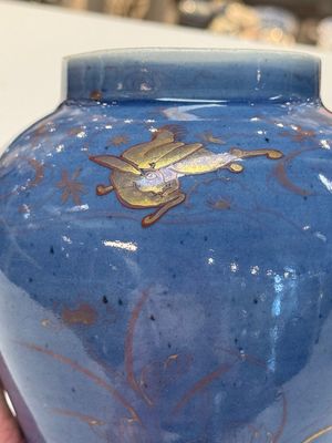 A rare pair of Japanese gilt-decorated blue-ground vases, Edo, late 17th C. — photo 7