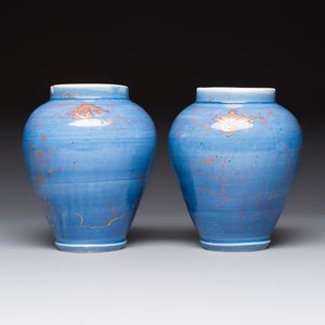 A rare pair of Japanese gilt-decorated blue-ground vases, Edo, late 17th C. — photo 2