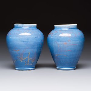 A rare pair of Japanese gilt-decorated blue-ground vases, Edo, late 17th C. — photo 3