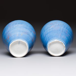A rare pair of Japanese gilt-decorated blue-ground vases, Edo, late 17th C. — photo 7