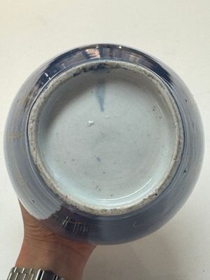 A rare pair of Japanese gilt-decorated powder-blue-ground vases — foto 30