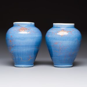 A rare pair of Japanese gilt-decorated powder-blue-ground vases — foto 2