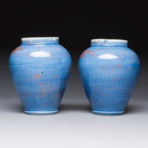A rare pair of Japanese gilt-decorated powder-blue-ground vases — foto 5