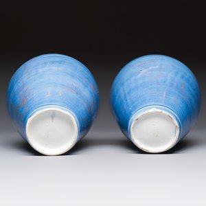 A rare pair of Japanese gilt-decorated powder-blue-ground vases — foto 7