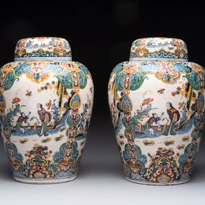 A rare pair of polychrome Dutch Delft chinoiserie jars and covers, 18th C. — photo 4