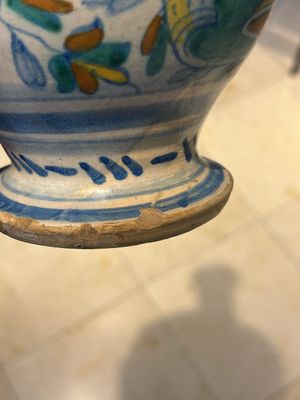 A rare polychrome Antwerp maiolica pharmacy bottle inscribed AQ DE ENDIV, middle of the 16th C. — photo 5