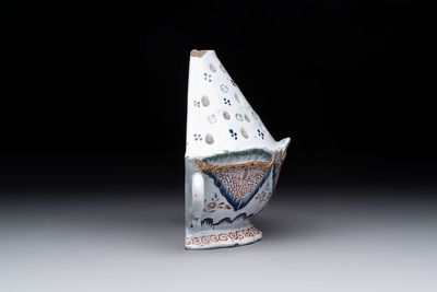 A rare polychrome Brussels faience wall vase, 18th C. — photo 4