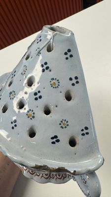 A rare polychrome Brussels faience wall vase, 18th C. — photo 8