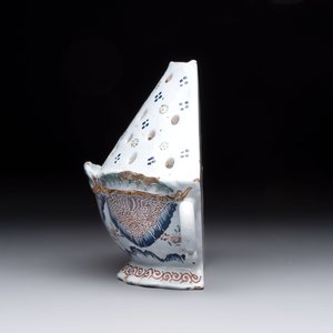 A rare polychrome Brussels faience wall vase, 18th C. — photo 2