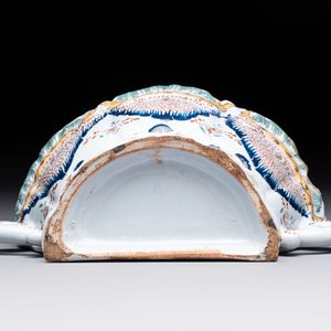 A rare polychrome Brussels faience wall vase, 18th C. — photo 6
