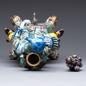 A rare polychrome Dutch Delft figural wine cistern and cover, 18th C. — photo 6