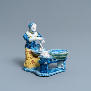 A rare polychrome Dutch Delft figure of a butcher's lady stuffing sausages, 18th C. — 照片 2