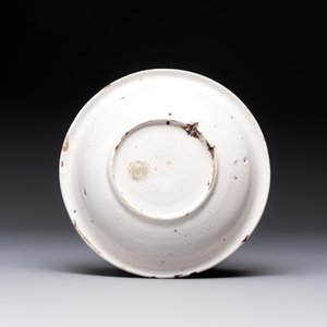 A rare polychrome Dutch Delft 'King William' dish, inscribed 'KV GBT', 17th C. — 照片 2
