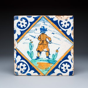 A rare polychrome Dutch Delft maiolica 'diamond' tile with a soldier with spear — photo 1