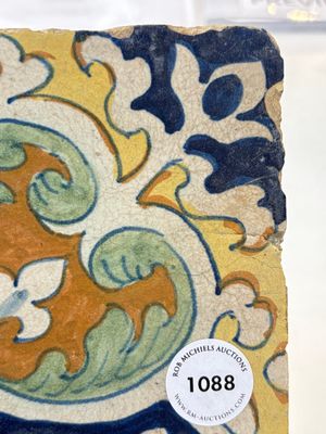 A rare polychrome Dutch Delft maiolica 'nier' or 'kidney' ornament tile, late 16th C. — photo 3