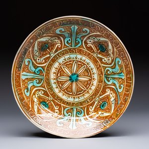 A rare polychrome Dutch Delft 'Nieuw Delft' dish in Kashan style, ca. 1900 — photo 1