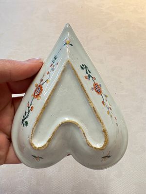 A rare polychrome Dutch Delft petit feu six-piece sweetmeat set, 18th C. — photo 12