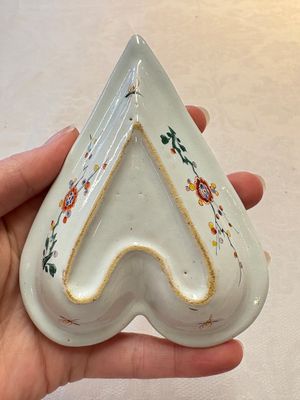 A rare polychrome Dutch Delft petit feu six-piece sweetmeat set, 18th C. — photo 14