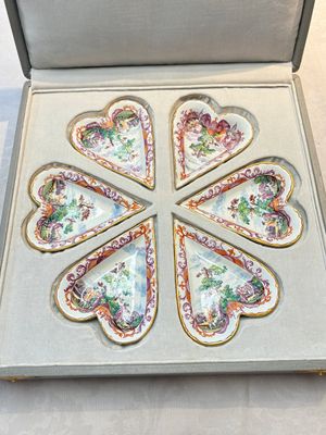 A rare polychrome Dutch Delft petit feu six-piece sweetmeat set, 18th C. — photo 2
