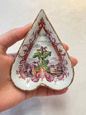 A rare polychrome Dutch Delft petit feu six-piece sweetmeat set, 18th C. — photo 9