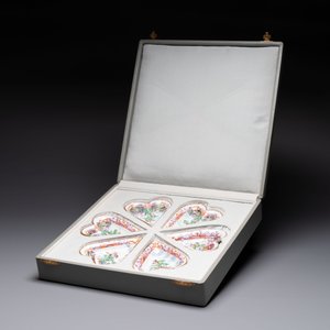 A rare polychrome Dutch Delft petit feu six-piece sweetmeat set, 18th C. — photo 2