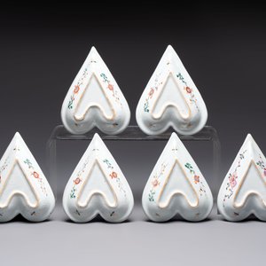 A rare polychrome Dutch Delft petit feu six-piece sweetmeat set, 18th C. — photo 5