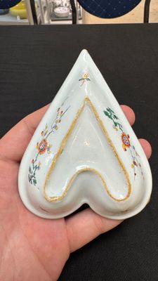 A rare polychrome Dutch Delft petit feu six-piece sweetmeat set — photo 36