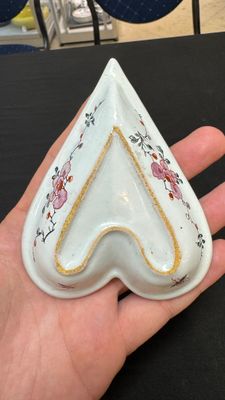 A rare polychrome Dutch Delft petit feu six-piece sweetmeat set — photo 49