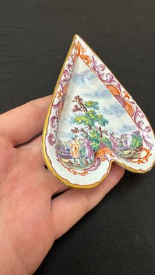 A rare polychrome Dutch Delft petit feu six-piece sweetmeat set — photo 6