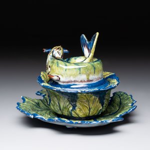 A rare polychrome Dutch Delft pike tureen and cover on stand, 18th C. — photo 2