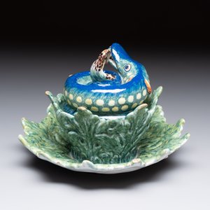 A rare polychrome Dutch Delft pike tureen and cover on stand, 18th C. — photo 3