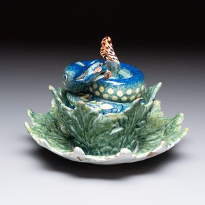 A rare polychrome Dutch Delft pike tureen and cover on stand, 18th C. — photo 5