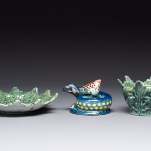A rare polychrome Dutch Delft pike tureen and cover on stand, 18th C. — photo 6
