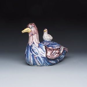 A rare polychrome German faience 'Hen and Chick' tureen and cover — photo 1