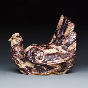 A rare polychrome German faience 'Hen' tureen — photo 4