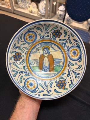  A rare polychrome maiolica dish with 'Christ as the Man of Sorrows' — foto 1