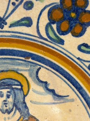  A rare polychrome maiolica dish with 'Christ as the Man of Sorrows' — foto 3