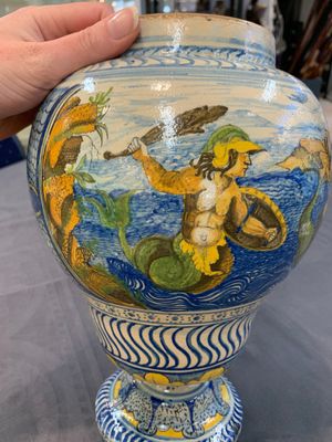 A rare polychrome Nevers earthenware baluster vase with tritons and satyrs, 2nd half 17th C. — photo 10