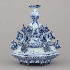 A rare pyramid-shaped Italian Cantagalli tulip vase, 19th C. — 照片 1