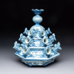 A rare pyramid-shaped Italian tulip vase, Cantagalli, 19th C. — foto 3