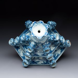 A rare pyramid-shaped Italian tulip vase, Cantagalli, 19th C. — foto 5