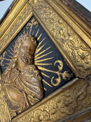 A rare rhombus-shaped Malines alabaster carving with the bust of Christ, attributed to Tobias Tissenaken, late 16th C. — 照片 3