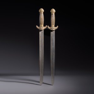 A rare set of Chinese double swords and scabbard, ‘Shuangjian’, Longquan mark, 19th C. — photo 3