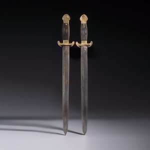 A rare set of Chinese double swords and scabbard, ‘Shuangjian’, Longquan mark, 19th C. — photo 4