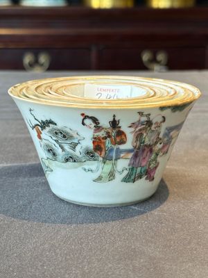 A rare set of eight Chinese famille rose 'Sanxing' nesting bowls, Tongzhi mark and of the period — 照片 1