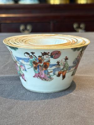 A rare set of eight Chinese famille rose 'Sanxing' nesting bowls, Tongzhi mark and of the period — 照片 2