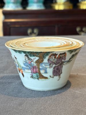 A rare set of eight Chinese famille rose 'Sanxing' nesting bowls, Tongzhi mark and of the period — 照片 3