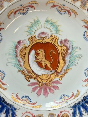 A rare set of four Chinese famille rose armorial dishes with the arms of Orry for the French market, Yongzheng, ca. 1730 — photo 12